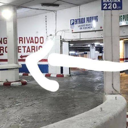 Centro Con Parking טורמולינוס